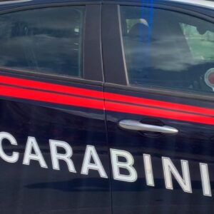 Guida ubriaco, si schianta e poi scappa: rintracciato e denunciato dai carabinieri