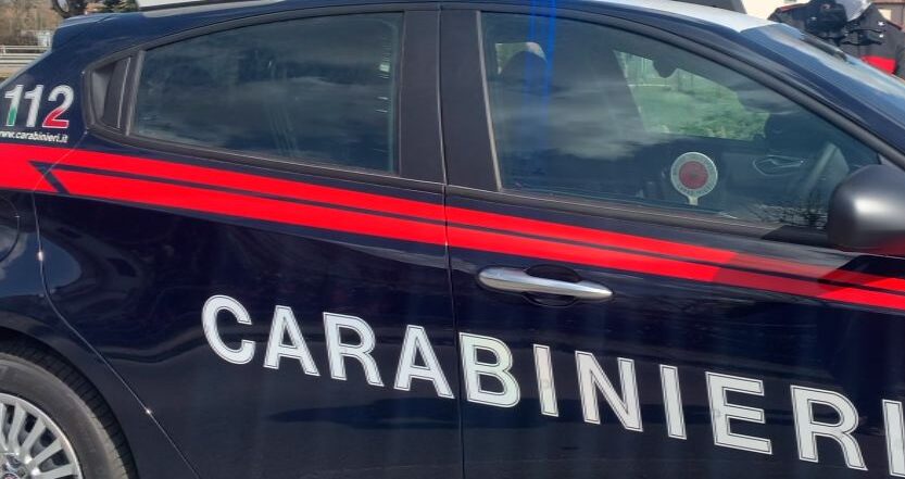 Guida ubriaco, si schianta e poi scappa: rintracciato e denunciato dai carabinieri