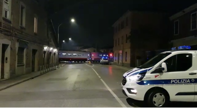 Via Zanardi, investimento mortale al passaggio a livello