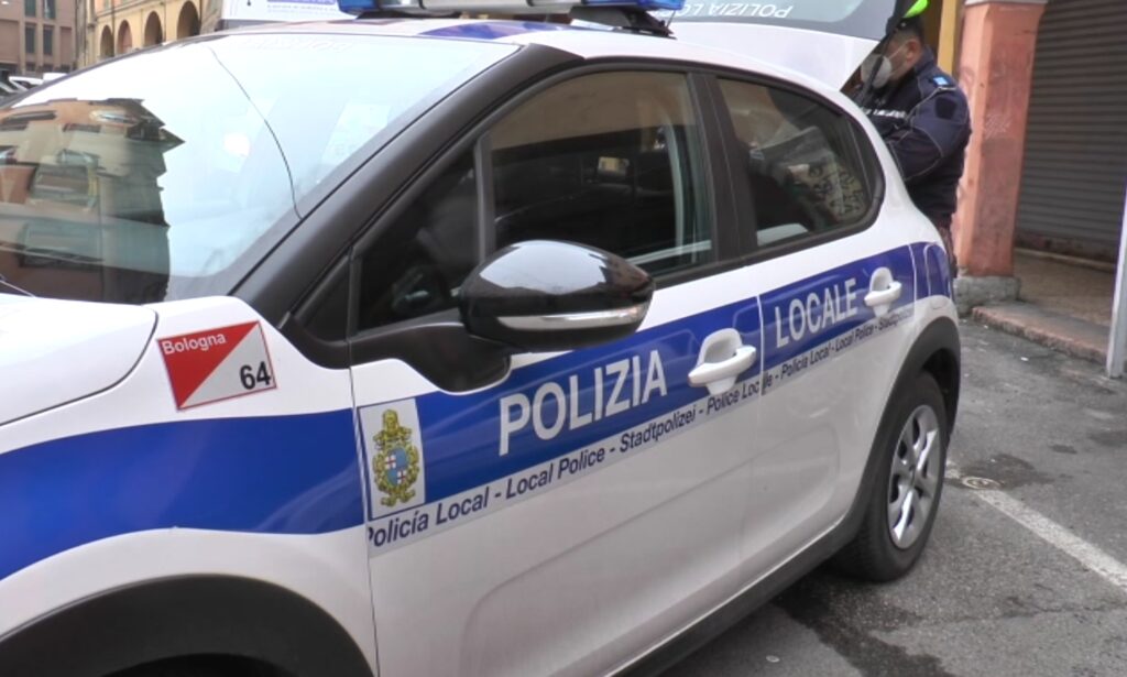 Ruba in un supermercato, 32enne denunciato dalla polizia locale
