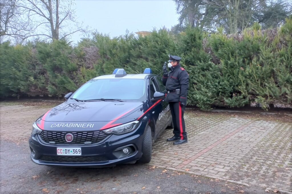 Avances a un ottantenne per scippare il Rolex, denunciata una ragazza