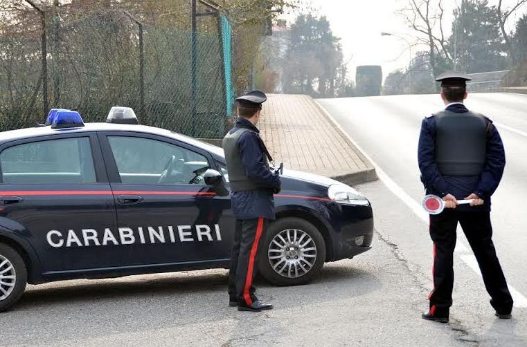 Neopatentato guida ubriaco e provoca incidente