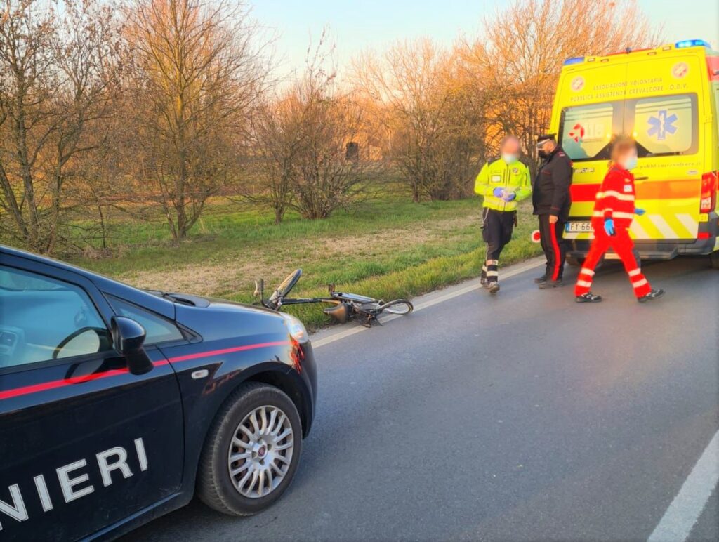 Investe ciclista e scappa, poi si pente e va dai carabinieri