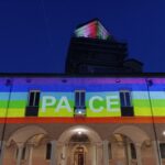 Ucraina: l’Università di Bologna illumina Piazza Scaravilli per la pace