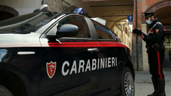 Positivi al Covid vanno a spasso: due denunciati dai carabinieri