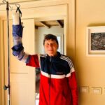 Gianni Morandi operato alla mano: ‘Ci vuole pazienza, per ora tutto bene’