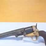 Nasconde una pistola nel bagagliaio dell’auto: 23enne arrestato