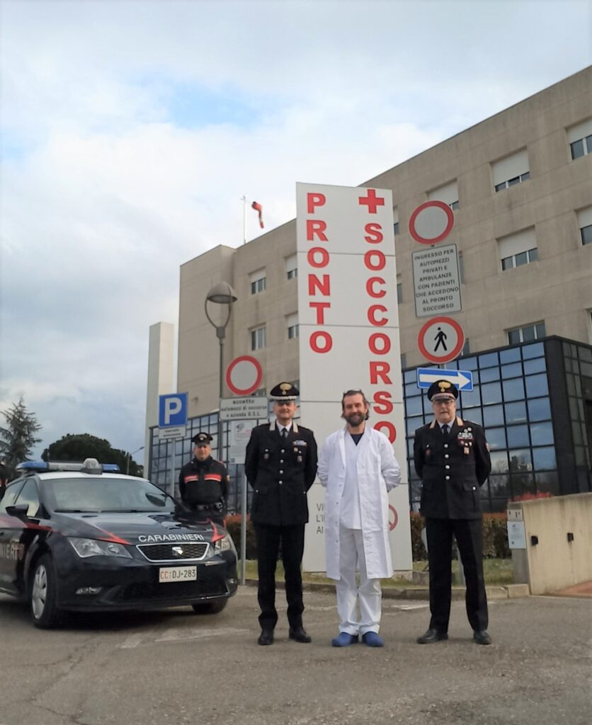Dopo il ricovero aggredisce i sanitari in ospedale