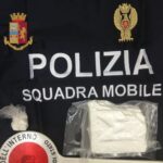Nasconde mezzo chilo di cocaina in auto, arrestato