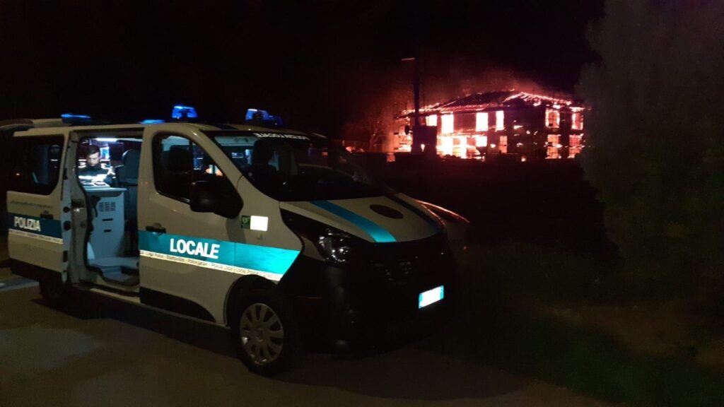 Incendio in un cantiere a San Lazzaro