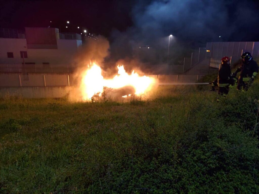 Auto fuori strada al Savena nella notte: due morti