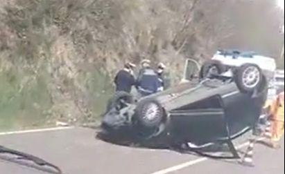 Incidente sulla Porrettana a Sasso, auto si ribalta