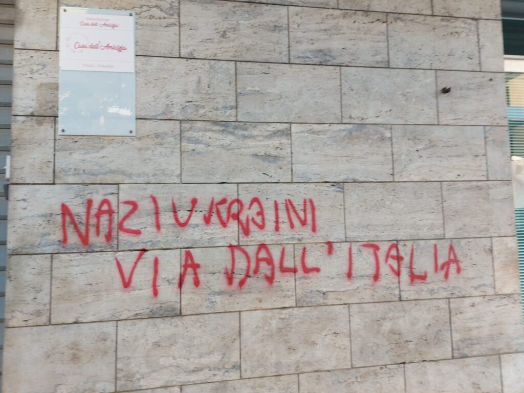 Insulti agli Ucraini. Atto vandalico a Bologna
