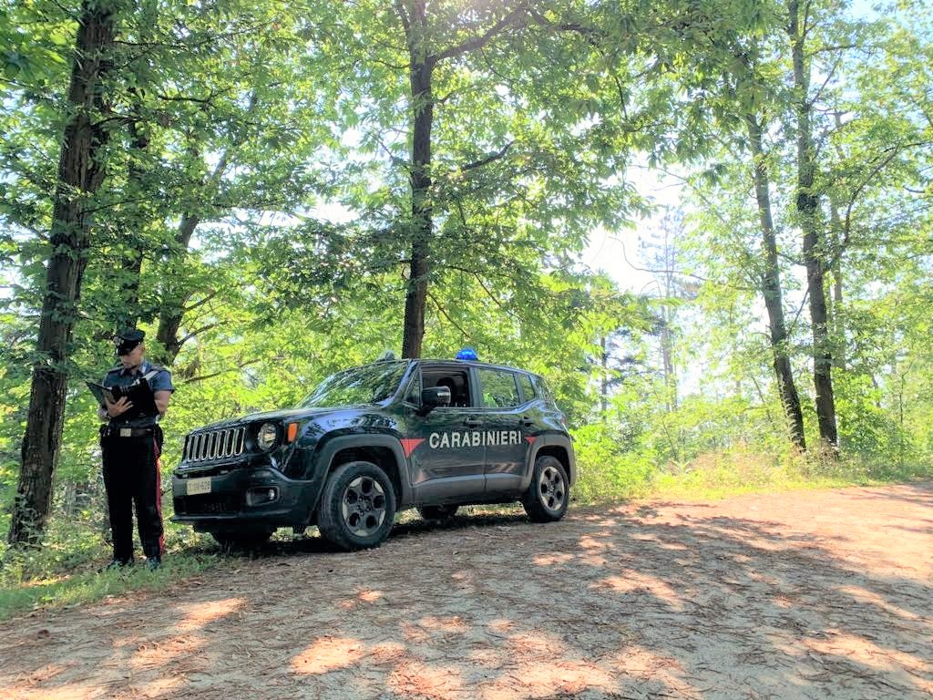 Si perdono nei boschi durante una camminata, rintracciati due giovani di 14 anni