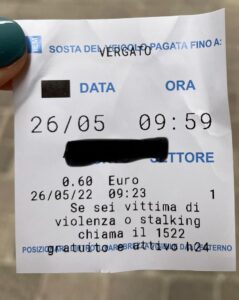 Violenza contro le donne: per chiedere aiuto, il numero è sul ticket della sosta
