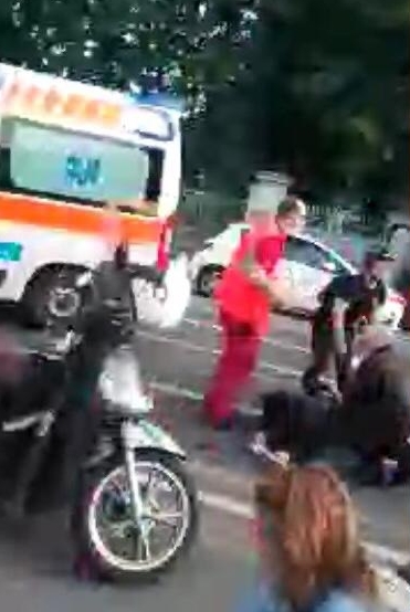 Via Emilia Ponente, scontro fra auto e scooter: due feriti