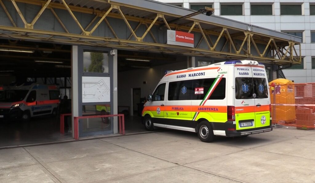 Precipita da un ponteggio in un cantiere: grave operaio di 58 anni