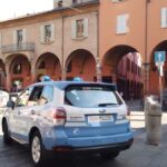 Con un’ascia in zona universitaria, denunciato