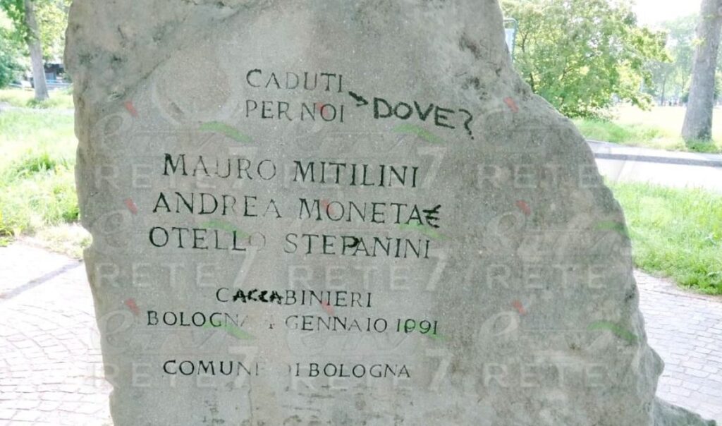 Vandalizzata la lapide dei tre carabinieri uccisi al Pilastro