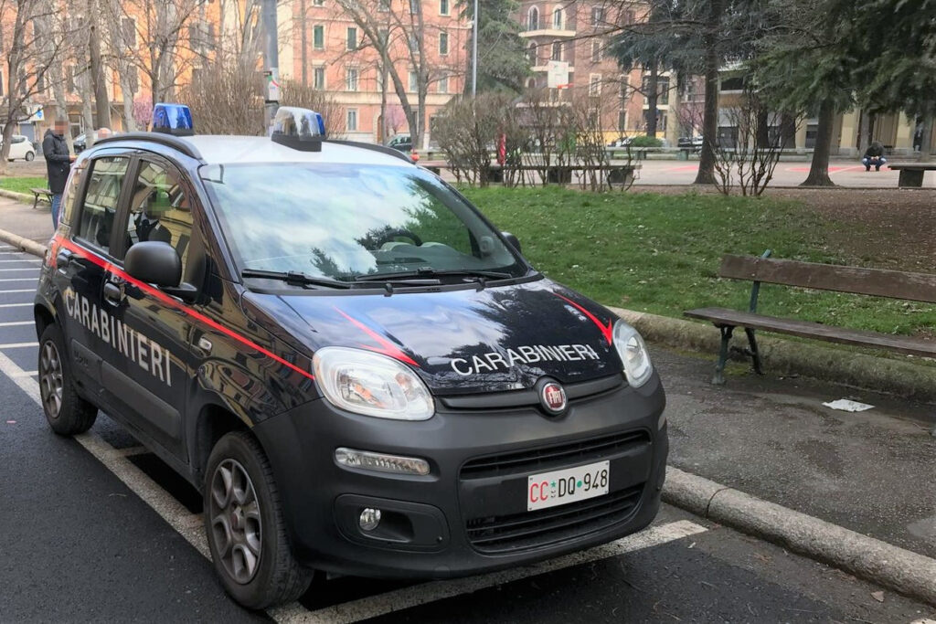 Ruba in polisportiva ma perde un foglio con i suoi dati