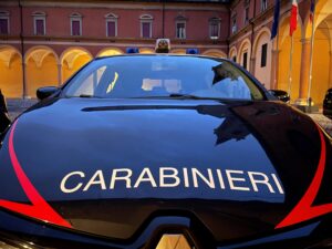 Si amputa la falange di un dito mentre lavora gli insaccati
