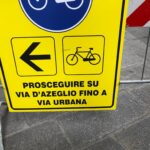 Sul cartello dei lavori compare un bolognesissimo “Prosceguire”