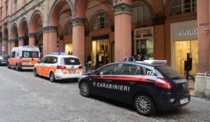 Turista sotto l’effetto di stupefacenti aggredisce carabinieri