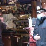 Serve alcolici a cliente già ubriaco, barista denunciata