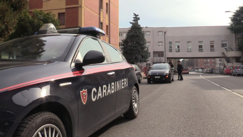 Minaccia di morte moglie e figli, 39enne arrestato