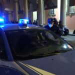 Va in giro nudo in via Zamboni, denunciato 26enne bolognese