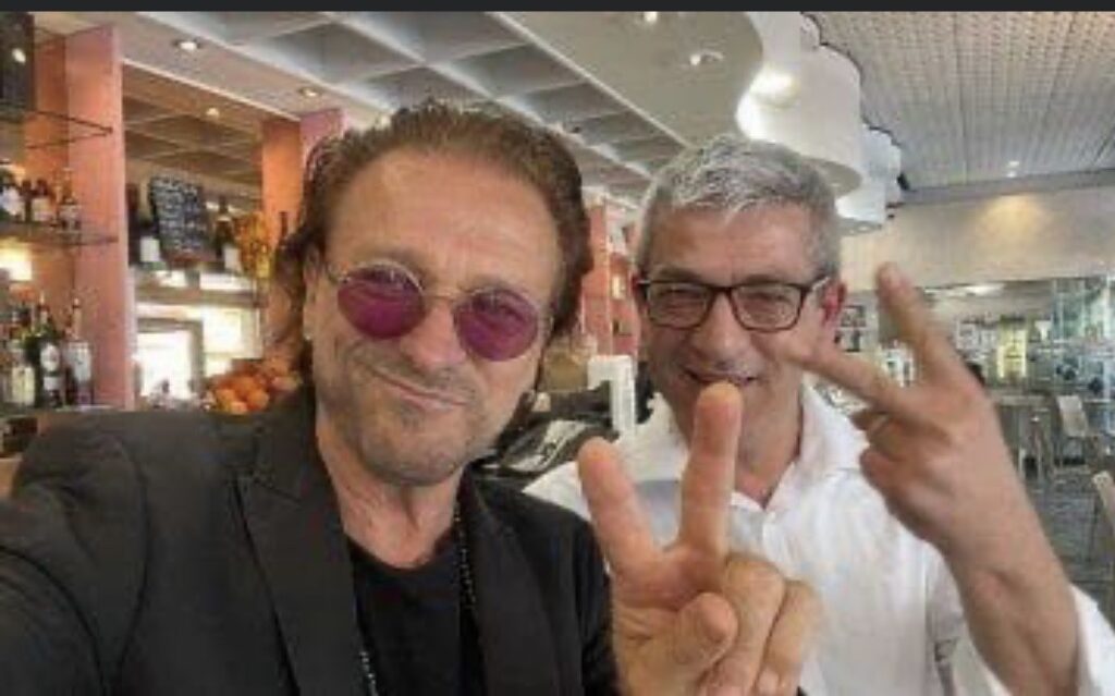 Avvistato Bono in un caffè a Bologna: ma era un sosia