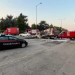 Assalto a ditta di logistica a Stiatico, ladri bruciano camion e fuggono con bottino milionario