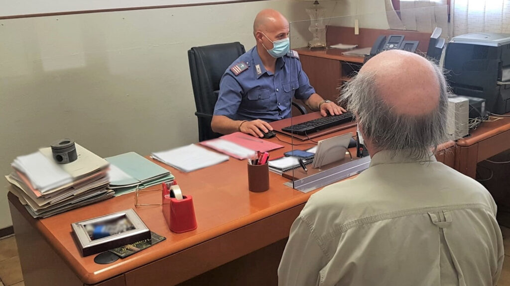 Picchia il padre disabile, 43enne arrestato dai carabinieri