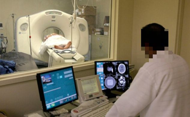 Tecnico radiologo abusa di una paziente, incastrato dal Dna