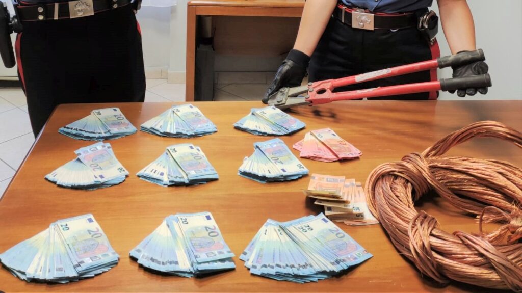 In auto con mezzo quintale di rame e 20mila euro: 6 denunciati