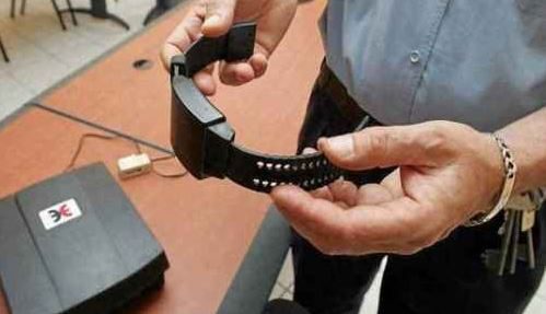 Sotto casa della ex nonostante il divieto, il braccialetto elettronico lo incastra