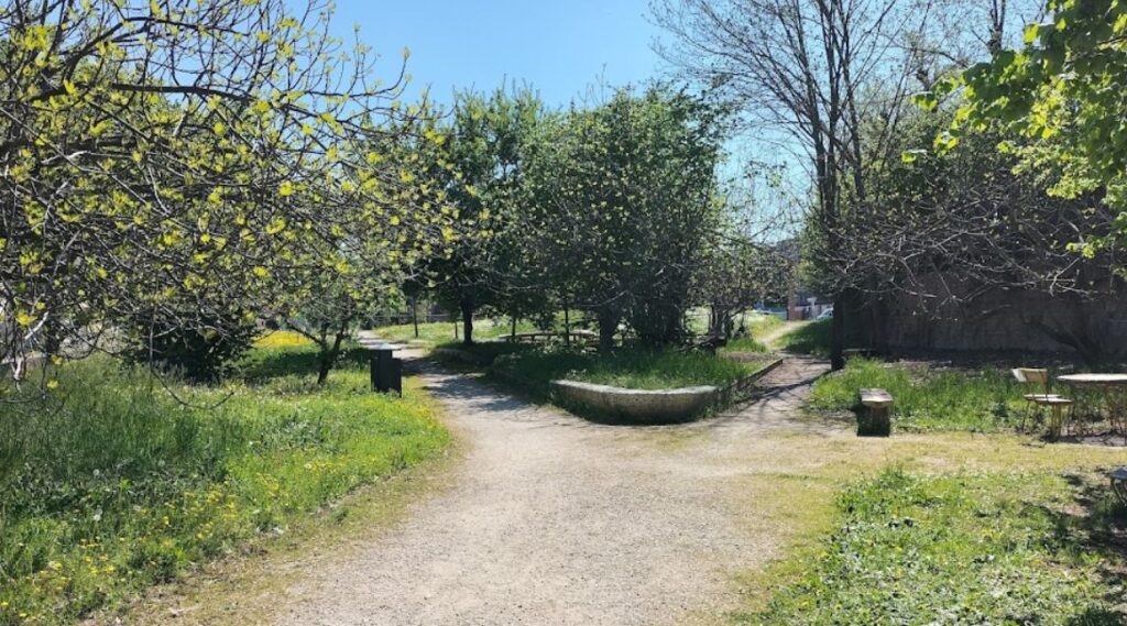 Spaccia a cliente 70enne al ‘Parco della Frutta’: pusher arrestato e cliente segnalato