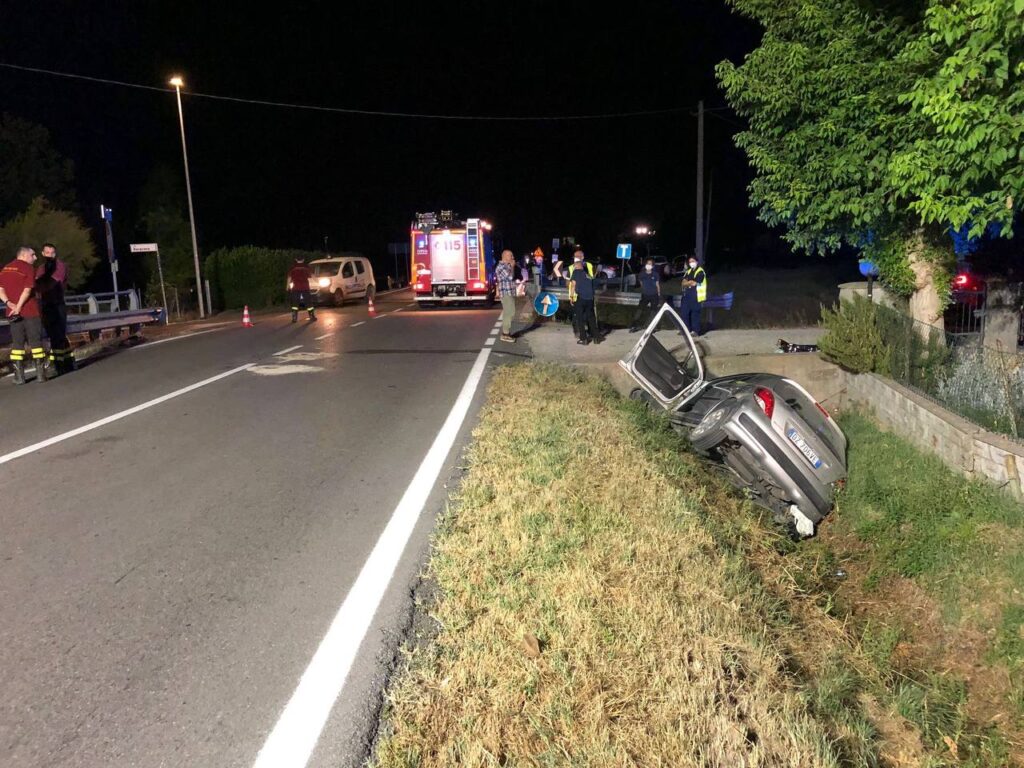 Auto fuori strada, muore una donna di 37 anni