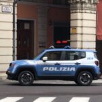 La polizia lo arresta dopo una rapina, torna in libertà con un divieto di dimora