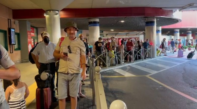 Taxi presi d’assalto al Marconi a causa di voli dirottati per maltempo