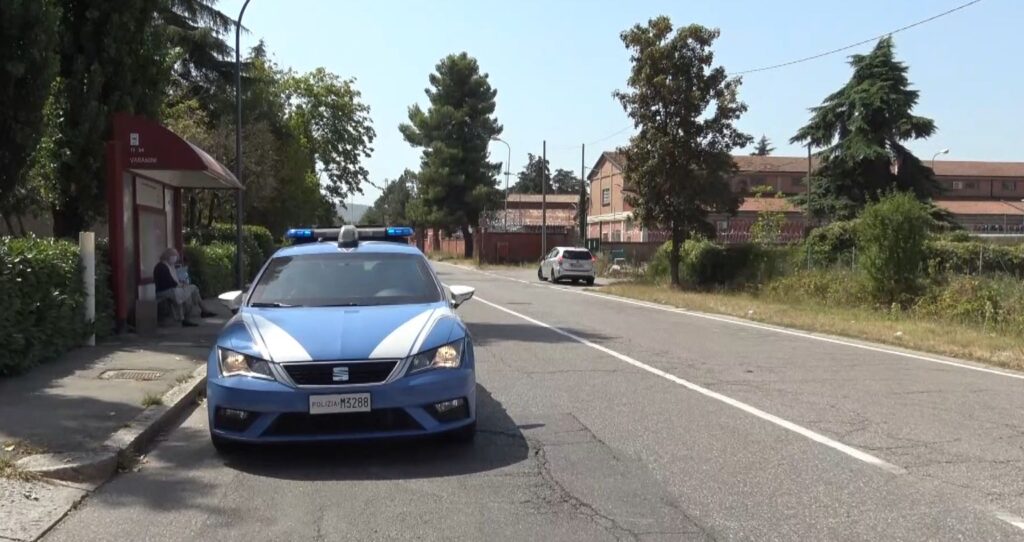 Polizia sventa un furto in un appartamento di via Agucchi