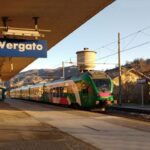 Ruba la borsa a una coetanea, denunciato 16enne