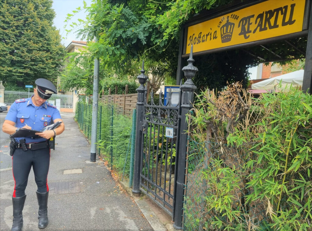 Due ladri tentano furto in un pub: arrestati