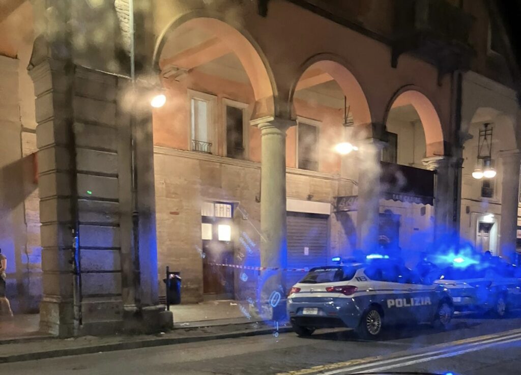Aggressione a bottigliate in via Matteotti