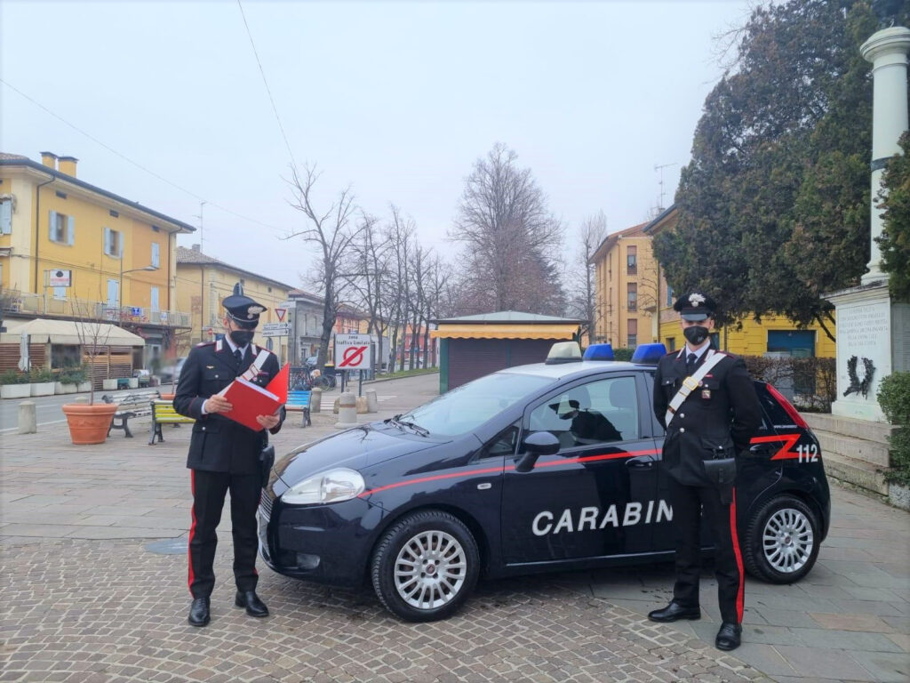A 17 anni minaccia con un coltello e rapina un 13enne