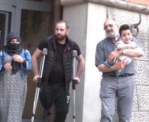 Papà Munzir e il piccolo Mustafa arrivano a Budrio per iniziare le cure