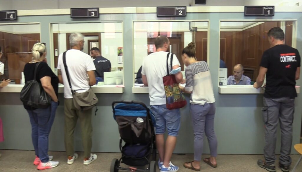 Questura: domenica nuovo open day per i passaporti