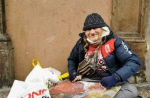 Morto il clochard Stefano, il ‘pittore’ di via San Felice