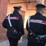 A 17 anni tenta la fuga su scooter rubato