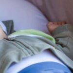 Padre fugge con il figlio di appena quattro mesi. La polizia lo trova dopo ore, il bimbo sta bene